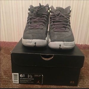 Air Jordan 12s size 6.5 GRADESCHOOL